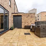Parkes Six One - Stunning 3 Bed House - Central Birmingham - Free Parking - Contractors & Family Stays