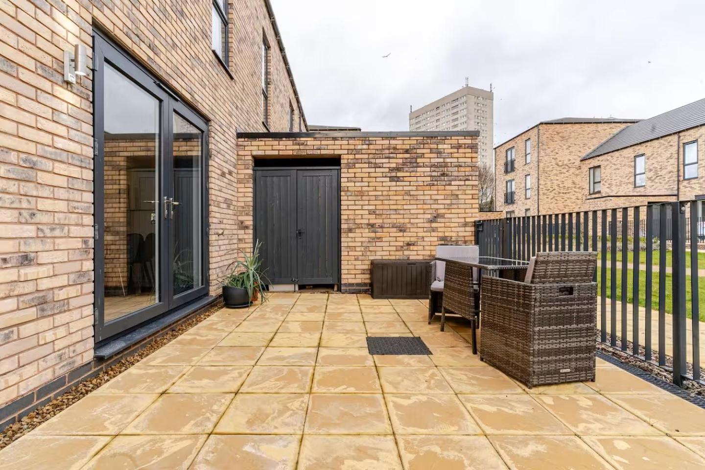 Parkes Six One - Stunning 3 Bed House - - Free Parking - Contractors & Family Holiday home