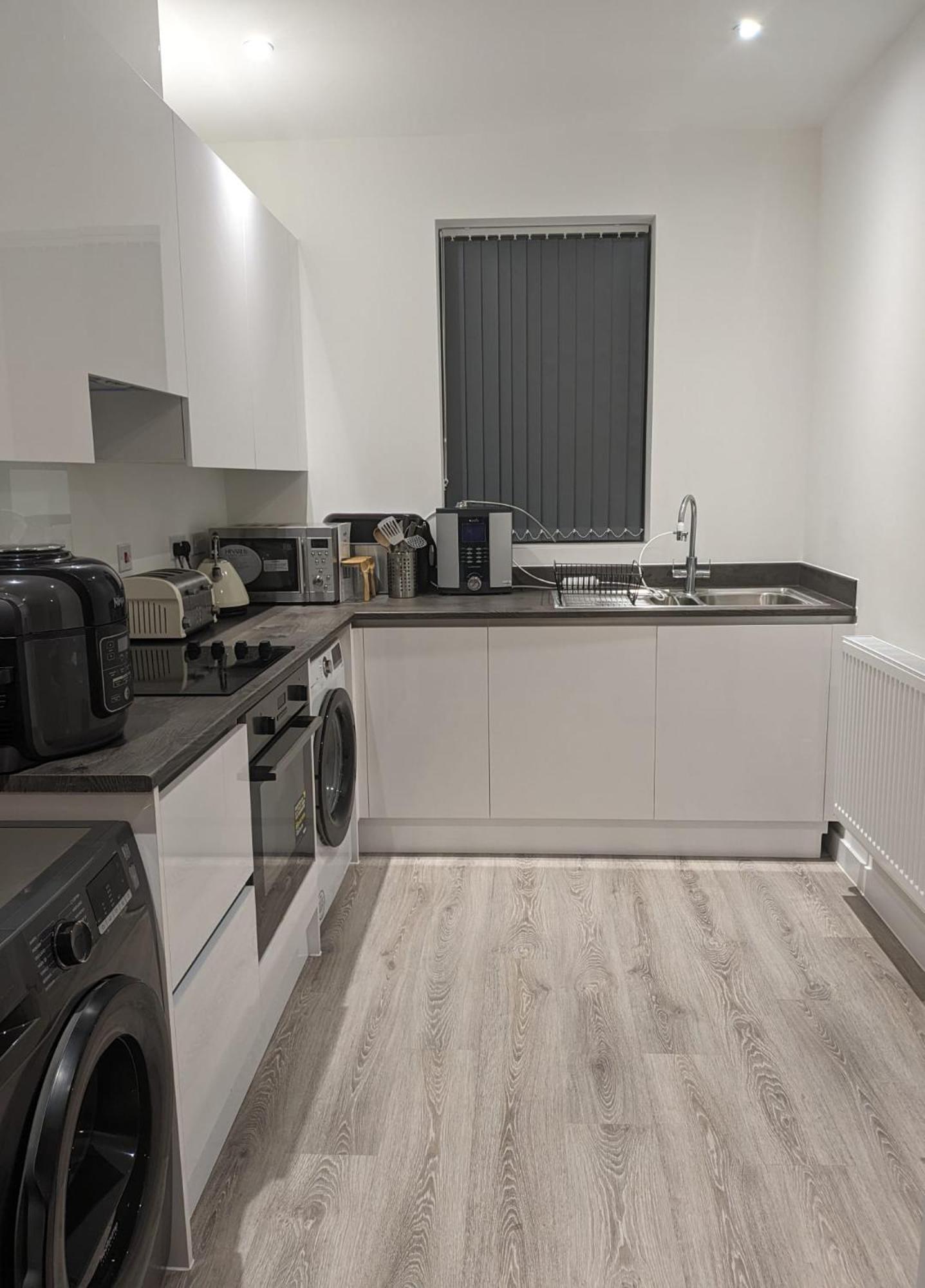 Parkes Six One - Stunning 3 Bed House - - Free Parking - Contractors & Family Holiday home