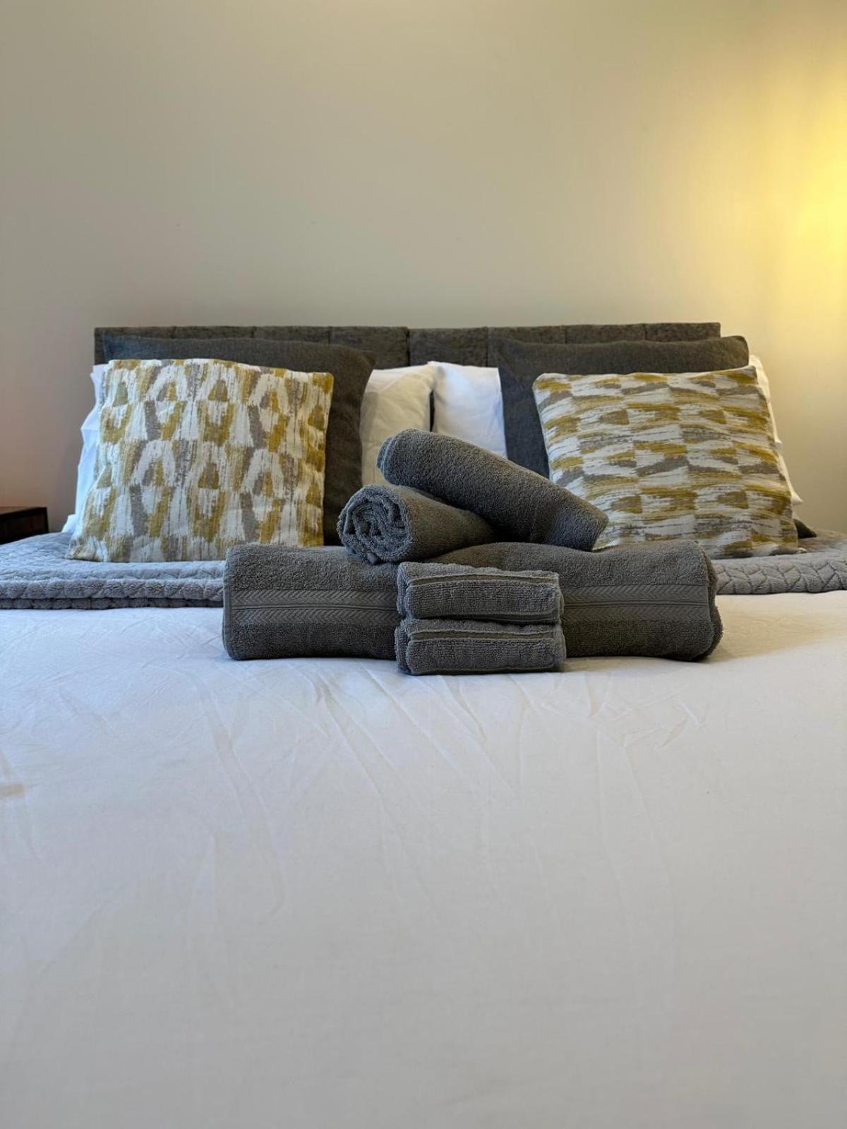Holiday home Parkes Six One - Stunning 3 Bed House - - Free Parking - Contractors & Family