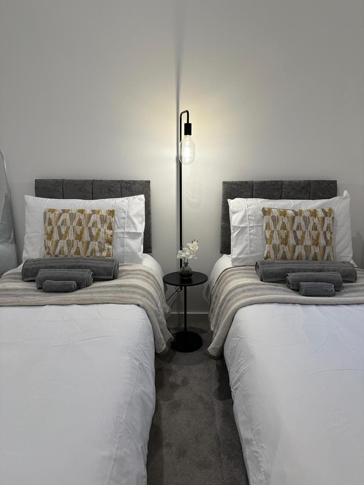 Holiday home Parkes Six One - Stunning 3 Bed House - - Free Parking - Contractors & Family Birmingham