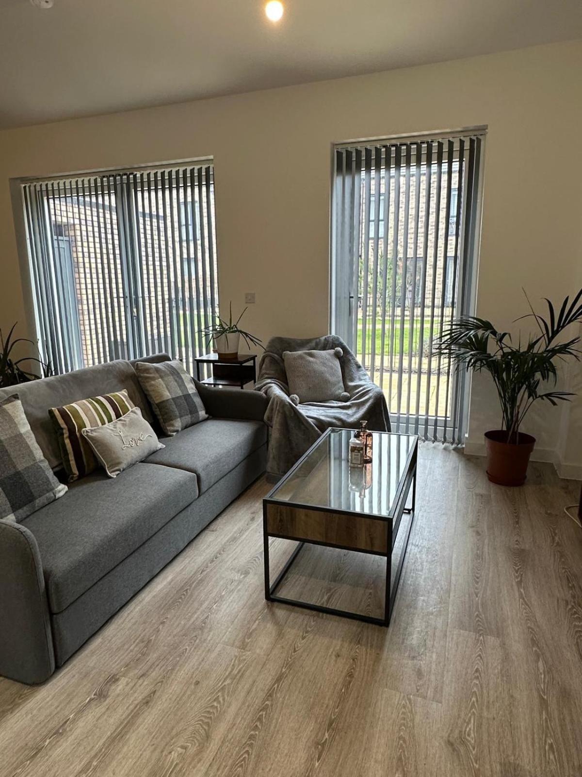 Parkes Six One - Stunning 3 Bed House - - Free Parking - Contractors & Family Holiday home Birmingham