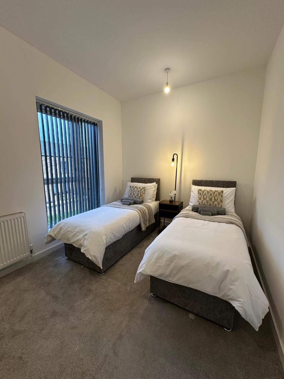 Parkes Six One - Stunning 3 Bed House - - Free Parking - Contractors & Family Holiday home